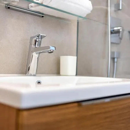 Huber Living Basic 304 Apartman